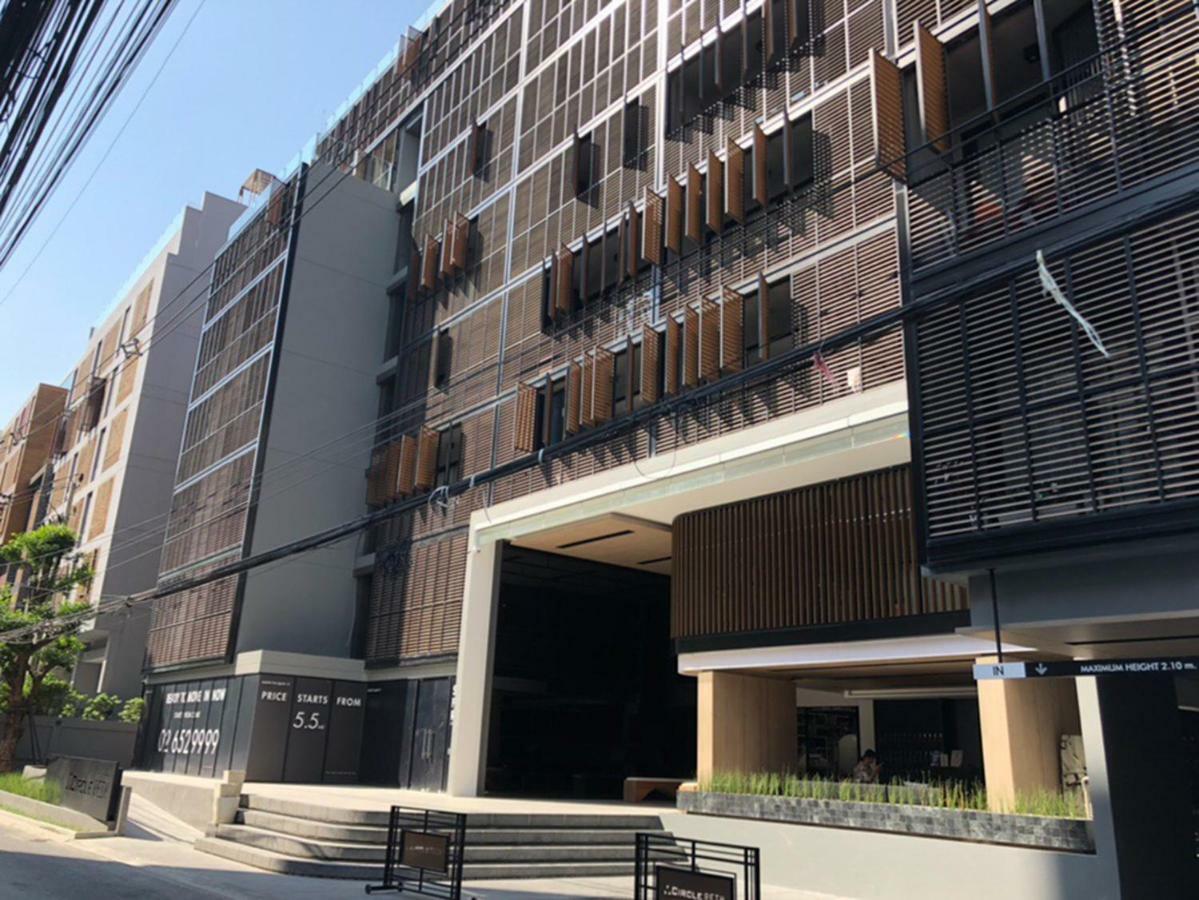 Sukhumvit Asok Modern Suite Bangkok Bagian luar foto