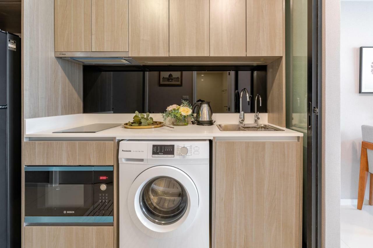 Sukhumvit Asok Modern Suite Bangkok Bagian luar foto