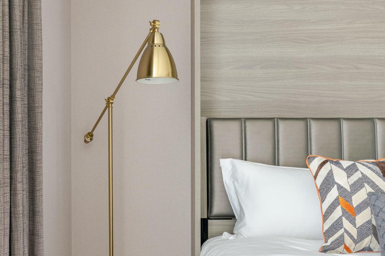 Sukhumvit Asok Modern Suite Bangkok Bagian luar foto